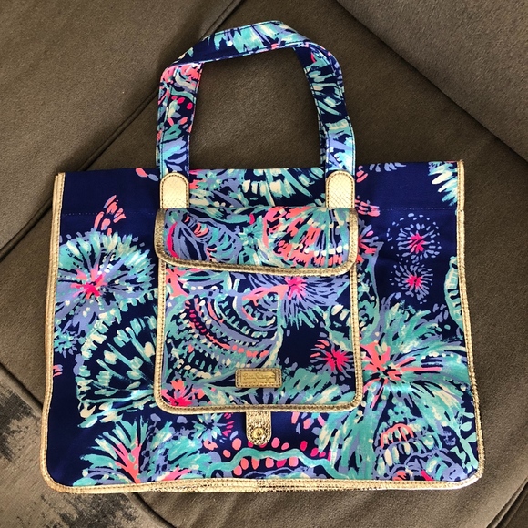 Lilly Pulitzer Handbags - Sunbathers Foldable Beach Bag Twilight Gypsea Girl